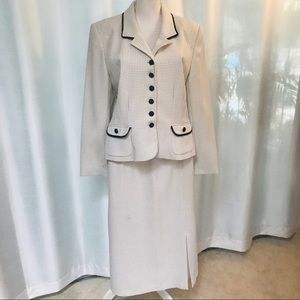 Sag Harbor Women’s Business Suit